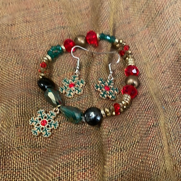 2/25 Handmade Unique Christmas Colours Holiday Snowflake Bracelet & Earrings Set - Picture 1 of 3